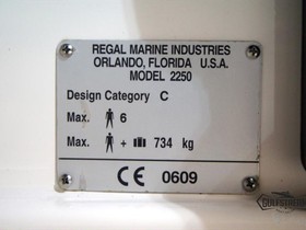 2004 Regal Boats 2250 Cuddy