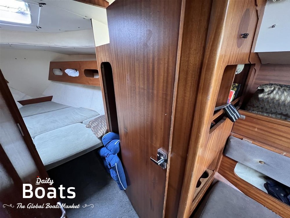 1979 Jeanneau Gin Fizz 37 for sale. View price, photos and Buy 1979