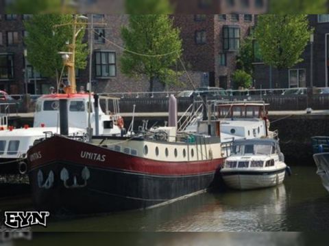  Wad En Sontvaarder 110 Varend Woonschip B&B