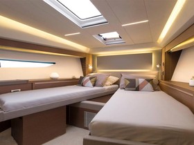 2022 Prestige Yachts 520 Flybridge