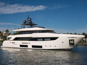 Ferretti Yachts Custom Line 33 Navetta