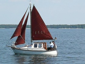  Kleiner Motorsegler / Segelboot
