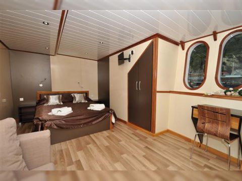2011 Krilo Deluxe Cruiser for rent