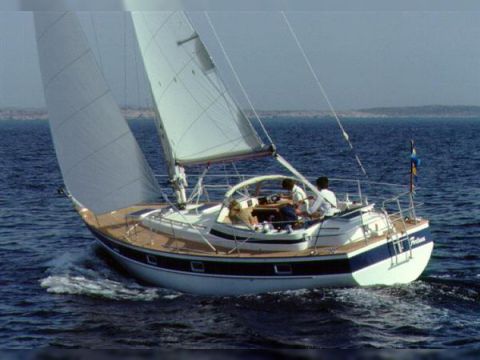 Hallberg Rassy 352