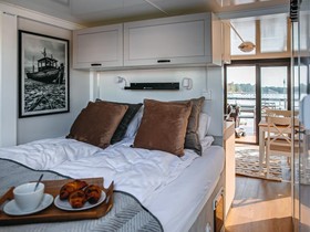 2022 HT Houseboats Delfin 330