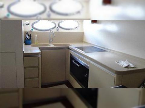 2007 Pershing 90