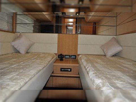 2007 Pershing 90