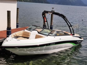 Bryant Boats 210 Surf