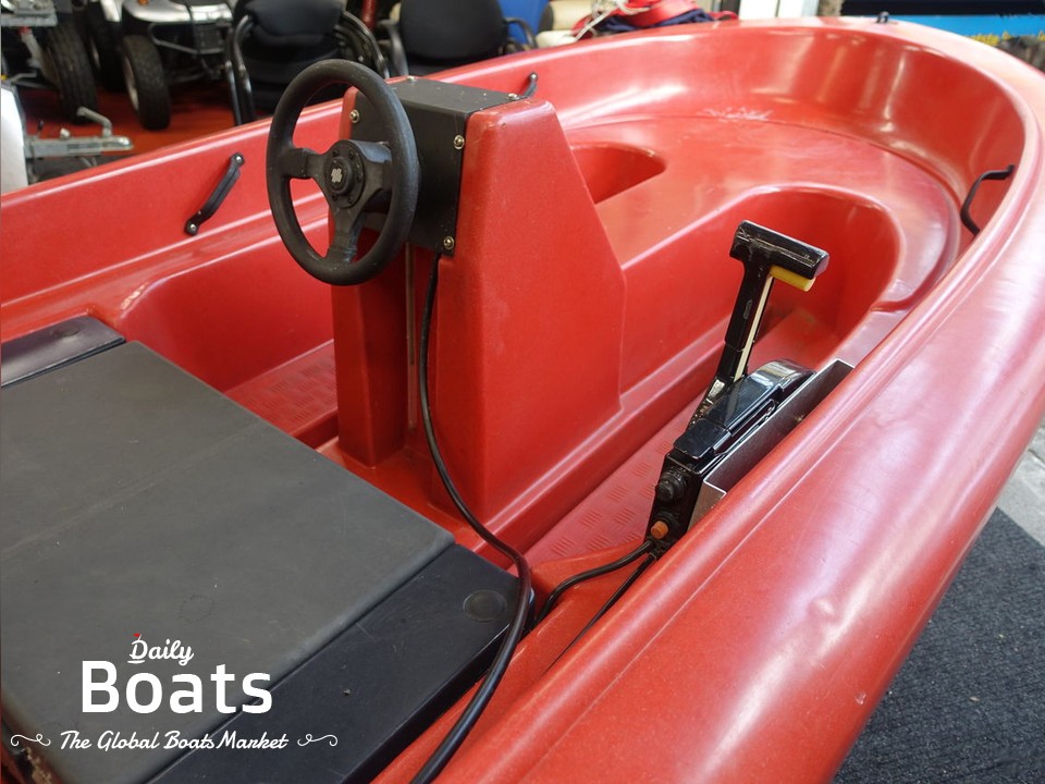 2005 Pioneer 11 Sport Incl. Yamah 6Pk 4T for sale. View price, photos