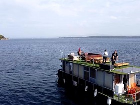Katamaran Motoryacht- Floating House