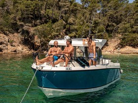 Buy Quicksilver Captur 805 Pilothouse