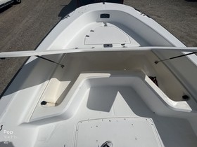 2001 Boston Whaler 220 Dauntless