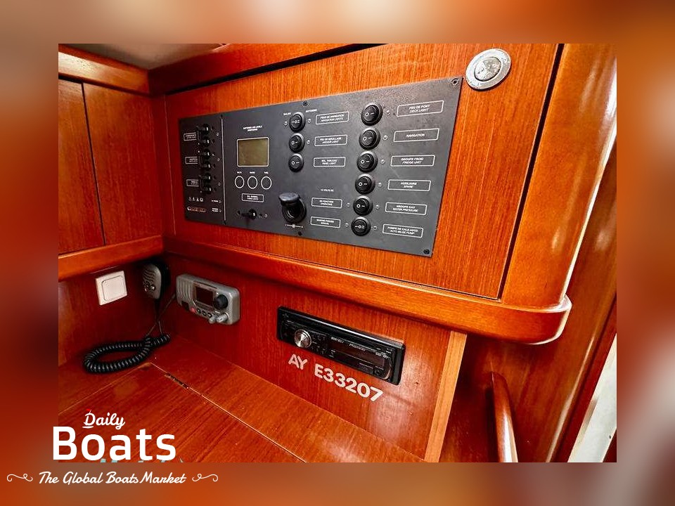 2011 Bénéteau Oceanis 31 Lifting Keel for sale. View price, photos and