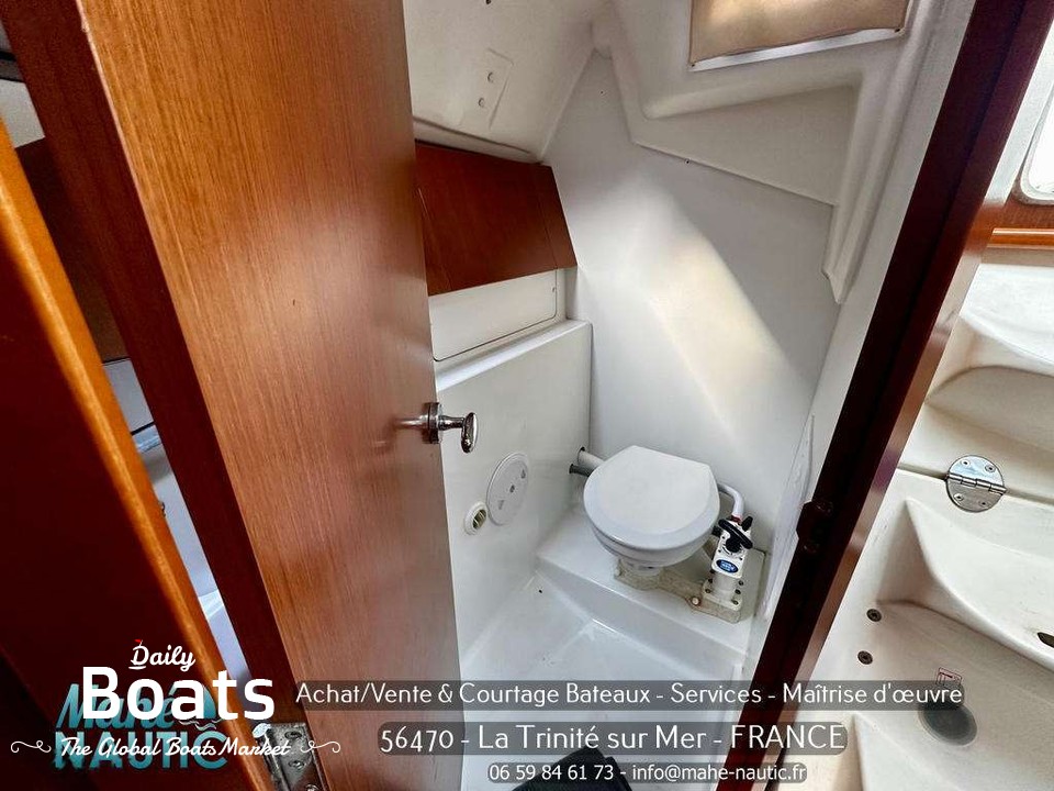 2011 Bénéteau Oceanis 31 Lifting Keel for sale. View price, photos and