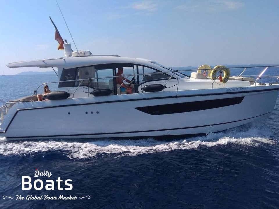 2016 Sealine C330