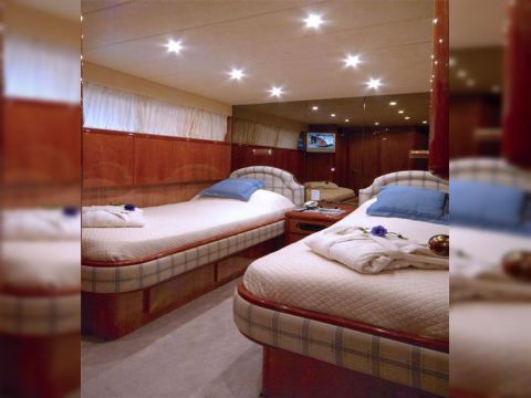 1996 Falcon 82
