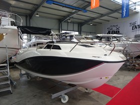 Quicksilver Activ 555 Cabin