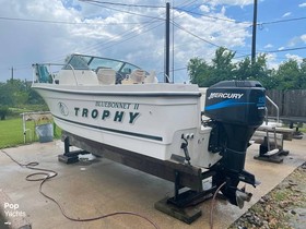 Koupit 2000 Trophy Boats 2052
