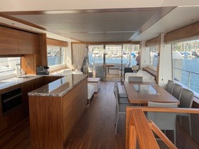 Vegyél 2018 Sunseeker Yacht