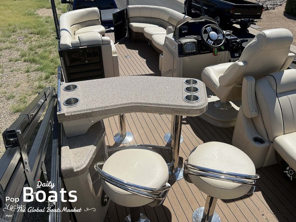 2021 Couach 265 Rec "Bar Boat" for sale. View price, photos and Buy 2021 Couach 265 Rec "Bar