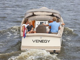 Venegy V30 Classic Cabin
