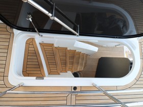 2017 Sunseeker Yacht