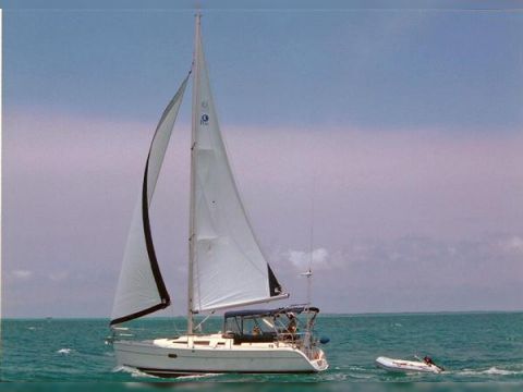 2004 Hunter 36