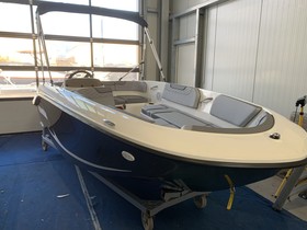 2022 Bayliner M15 Im Vorlauf