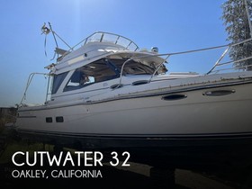 Cutwater Boats C-32 Command Bridge