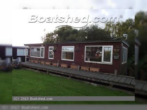 Houseboat 35
