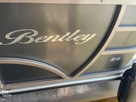2022 Bentley 240 Navigator