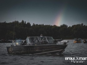 Lund Boats Pro V 2075