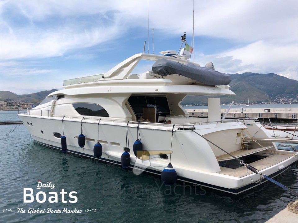 2004 Ferretti 810