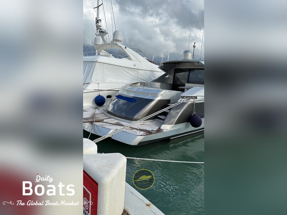 2009 Pershing 72'