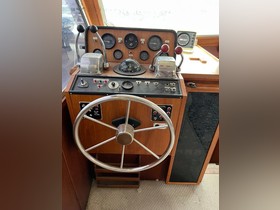 1982 Uniflite Yacht Fisher