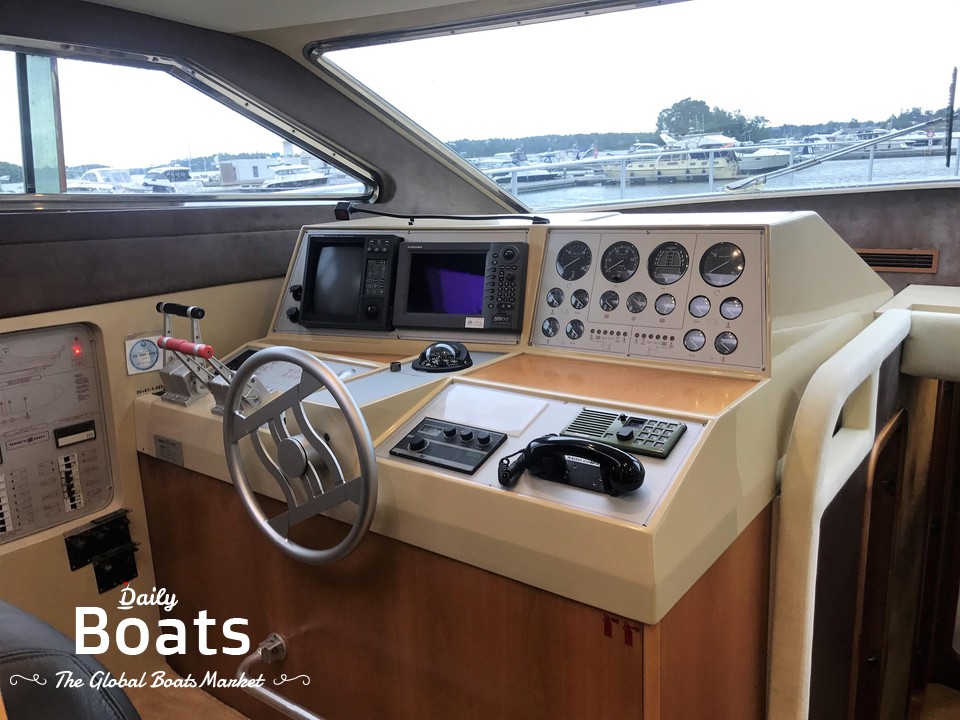 1991 Ferretti Yachts Altura for sale. View price, photos and Buy 1991