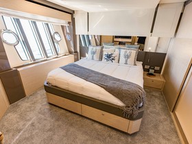 2017 Ferretti Yachts 750