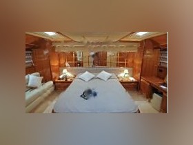 2000 Ferretti Yachts 80
