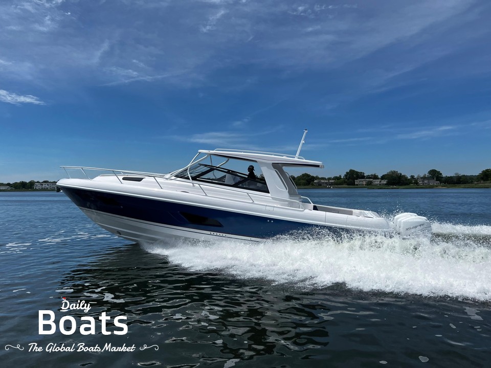 2022 Intrepid 438 Evolution