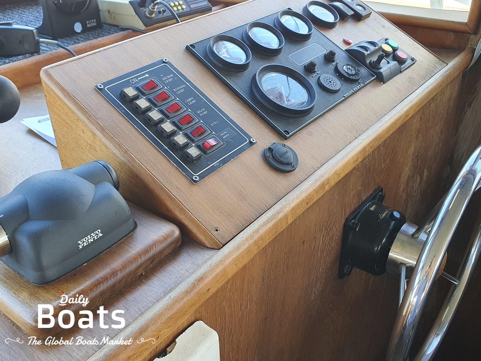 1993 Motor Yacht Hamilton Well Sedan for sale. View price, photos and