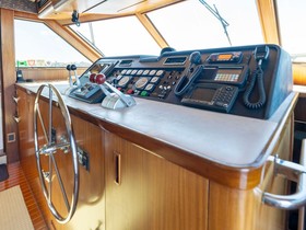 1990 Hatteras 67 Cockpit Motoryacht