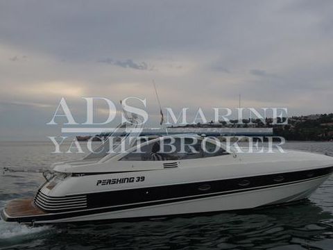 Pershing 39