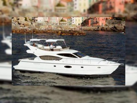 Ferretti 551