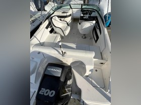 2015 Sea Ray 220 Sundeck Outboard