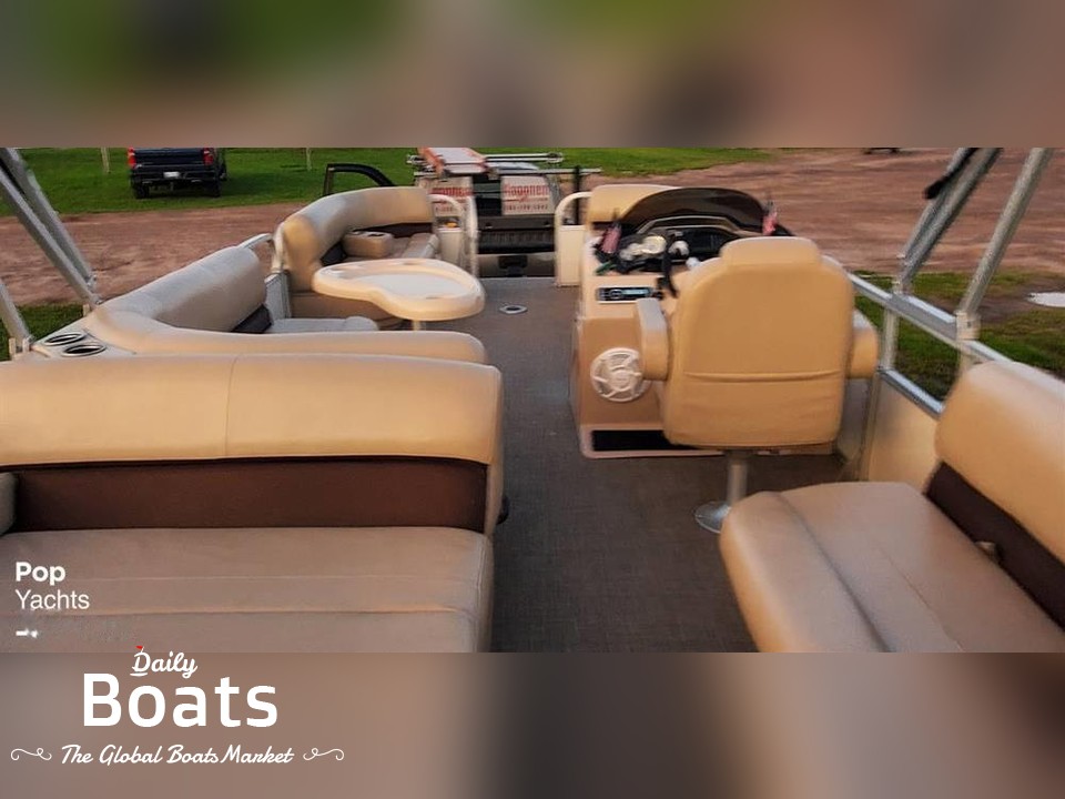 2017 Sun Tracker 22 Party Barge for sale. View price, photos and Buy