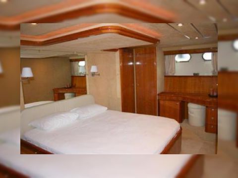 2001 Ferretti 68