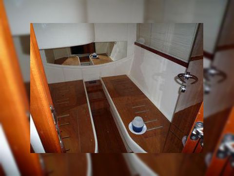 Pershing 43