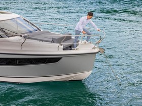 2023 Sealine C335