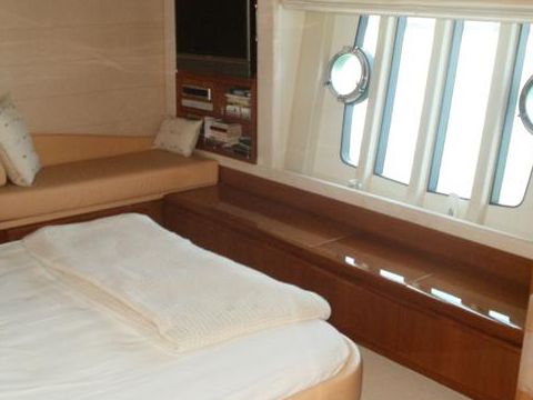 Kupić 2006 Ferretti 830