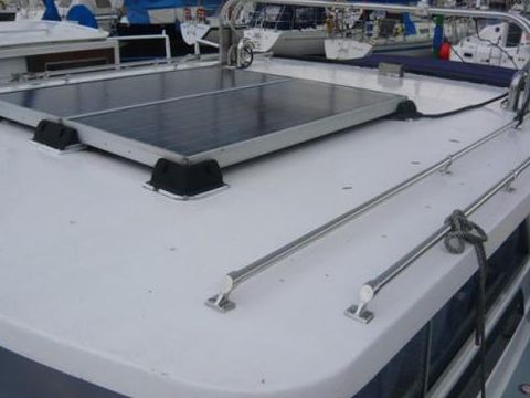 1981 Cleopatra 875